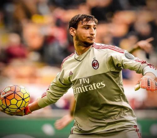 TA：拜仁一月有合适报价允许博伊离队 俱乐部将续约基亚拉（TA：一月若获合适报价，拜仁将放行博伊；俱乐部将与基亚拉续约）