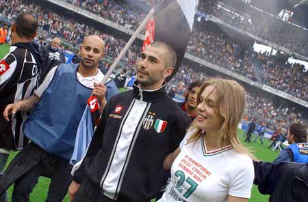 外媒：曾参与抢劫多纳鲁马的青年，在狱中疑受虐待后自缢身亡（外媒：曾涉抢劫多纳鲁马的青年疑在狱中遭虐待后死亡）