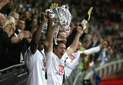 日职联半场：莱奥破门被吹，鹿岛鹿角暂0-0横滨FC