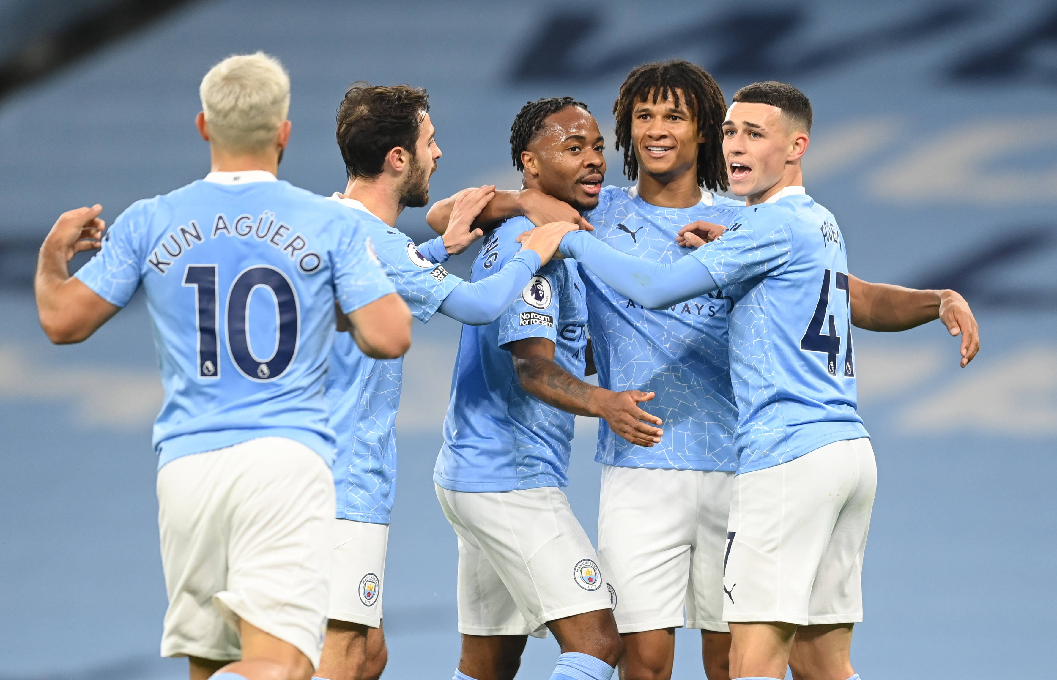 足球国足新星连续两轮破门，迅速走红（国足小将两轮连破门，人气飙升）