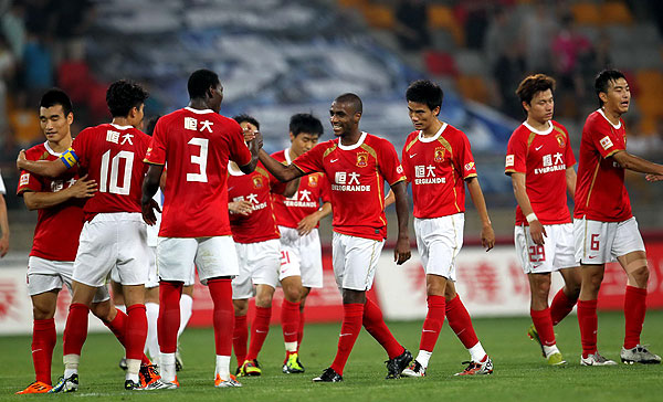 意甲奇妙世界：斯帕莱蒂与孔蒂的角色变换与霍伊伦德的惊艳表现