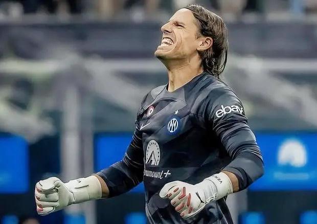 40岁前曼城队长费尔南迪尼奥自宣退役，球员生涯23年赢得30冠