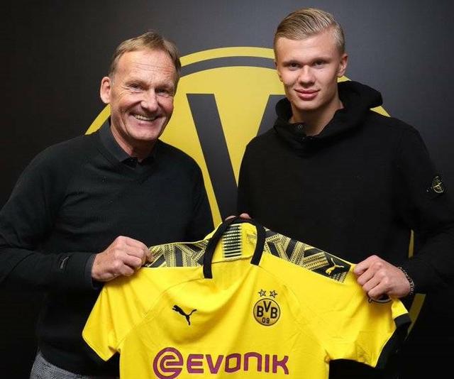 足球报：梅州客家经济困难无法妥善解决，也没总经理主持局面（足球报：梅州客家财务难题迟迟未解，总经理缺位无人主事）